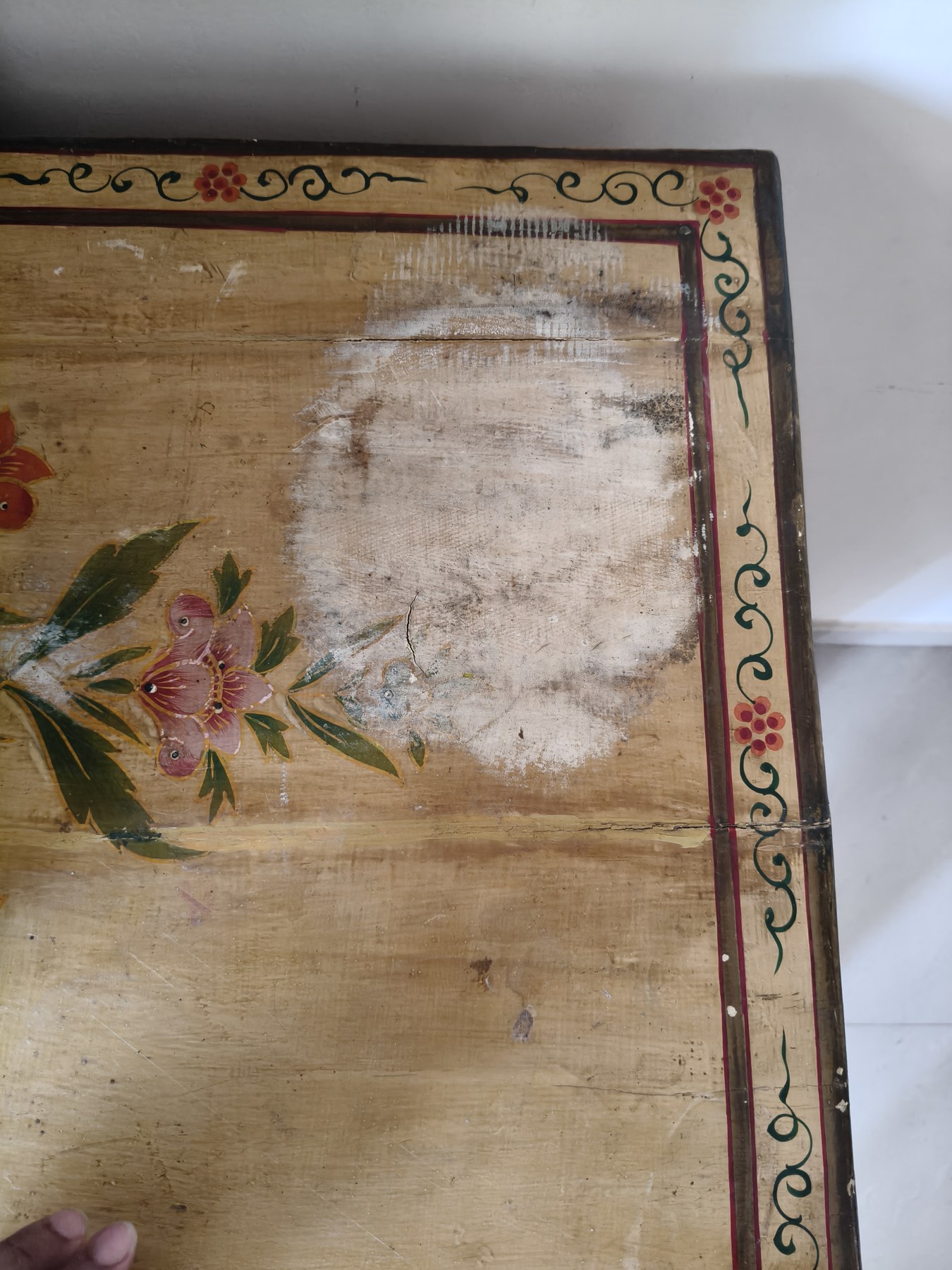 Top panel staining and surface damage, angle 1